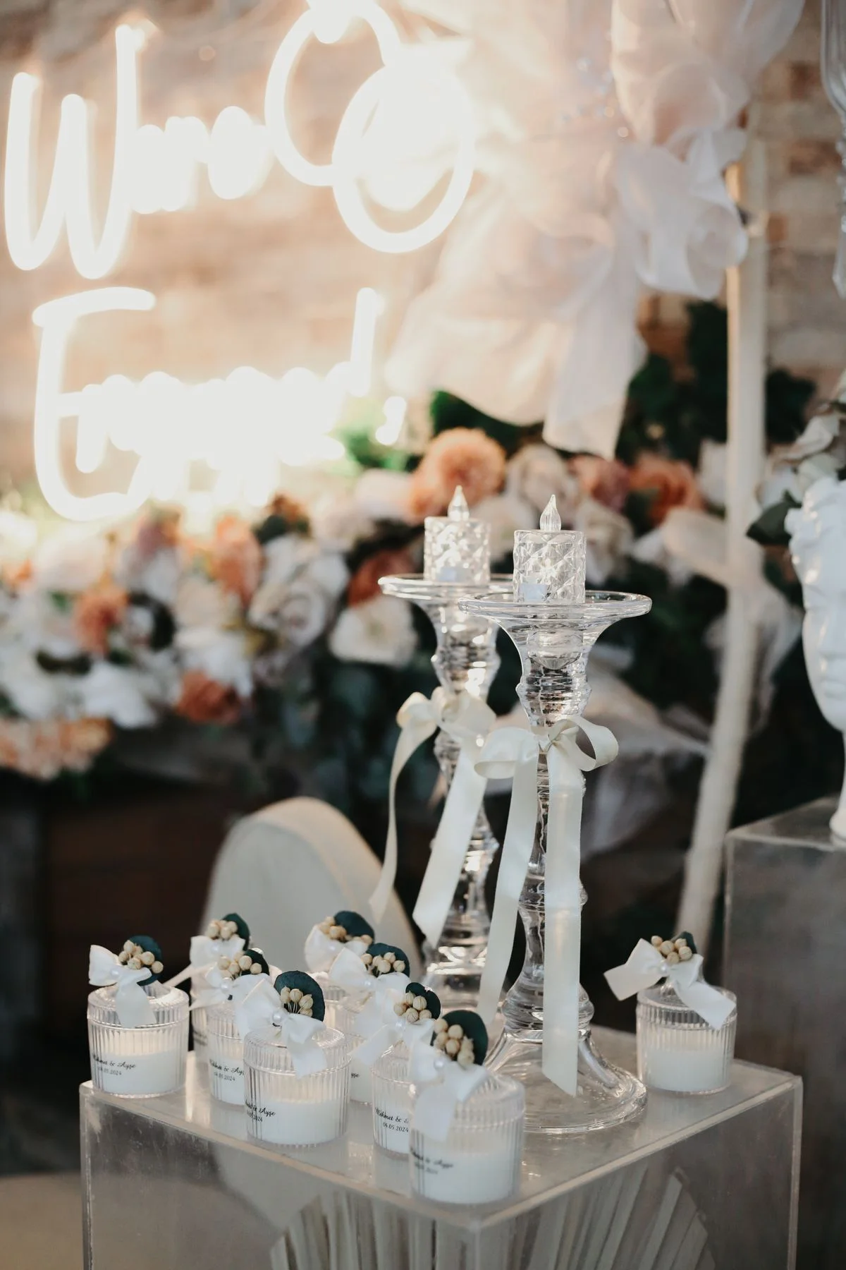 Detail dekorasi wedding sebagai pengingat checklist persiapan acara